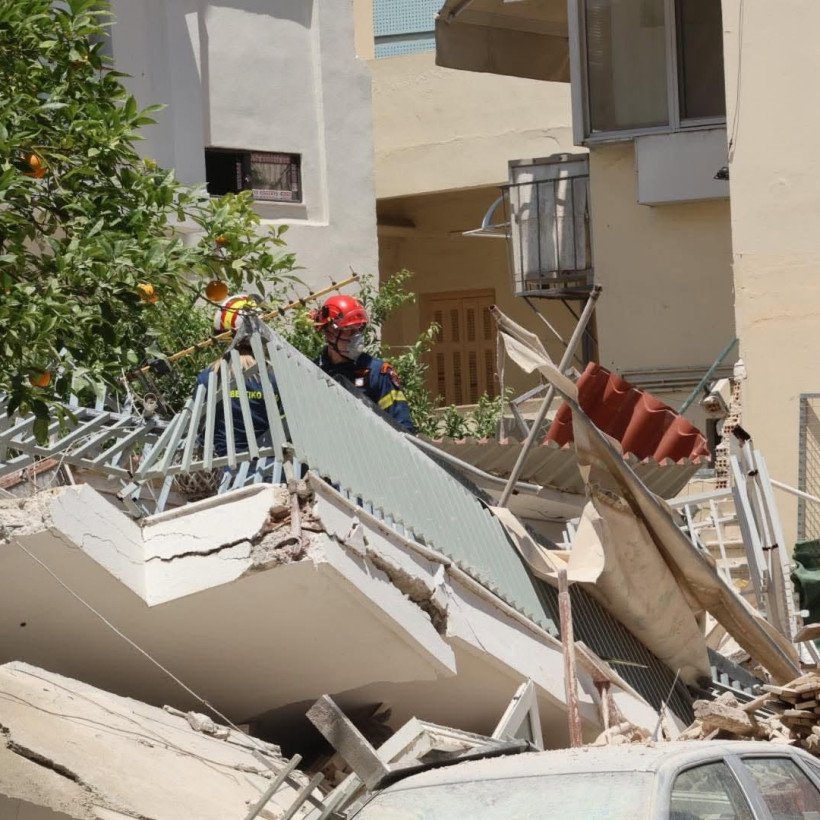 Κατάρρευση πολυκατοικίας στην οδό Αλκμήνης 22, στα Πετράλωνα.
