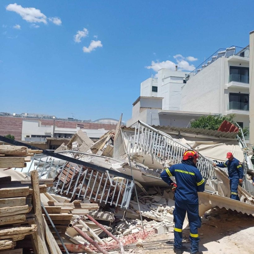 Κατάρρευση πολυκατοικίας στην οδό Αλκμήνης 22, στα Πετράλωνα.