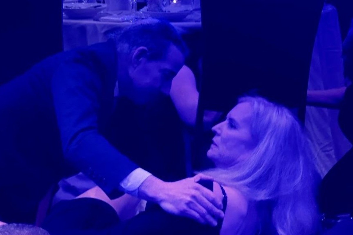 Επίθεση σε δείπνο παρουσία Τραμπ: Βουλευτής «προστάτευσε ηρωικά» την κόρη του Κένεντι - «Ένας δυνατός κρότος από πυροβολισμούς, και μετά «Πέστε κάτω, πέστε κάτω, πέστε κάτω»», έγραψε στο X