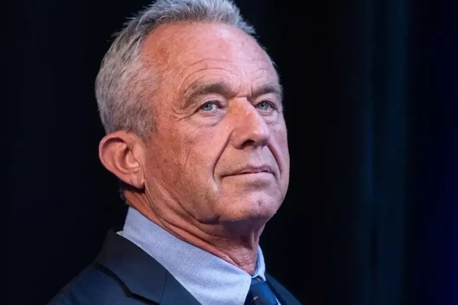 «Παλιά σνίφαρα κοκαΐνη από καπάκια τουαλέτας»: Νέες αντιδράσεις στις ΗΠΑ για τη δήλωση του Ρόμπερτ Φ. Κένεντι Jr. - Ο υπουργός Υγείας των ΗΠΑ μίλησε για τις εξαρτήσεις του και προκάλεσε αντιδράσεις και αιτήματα για παραίτηση