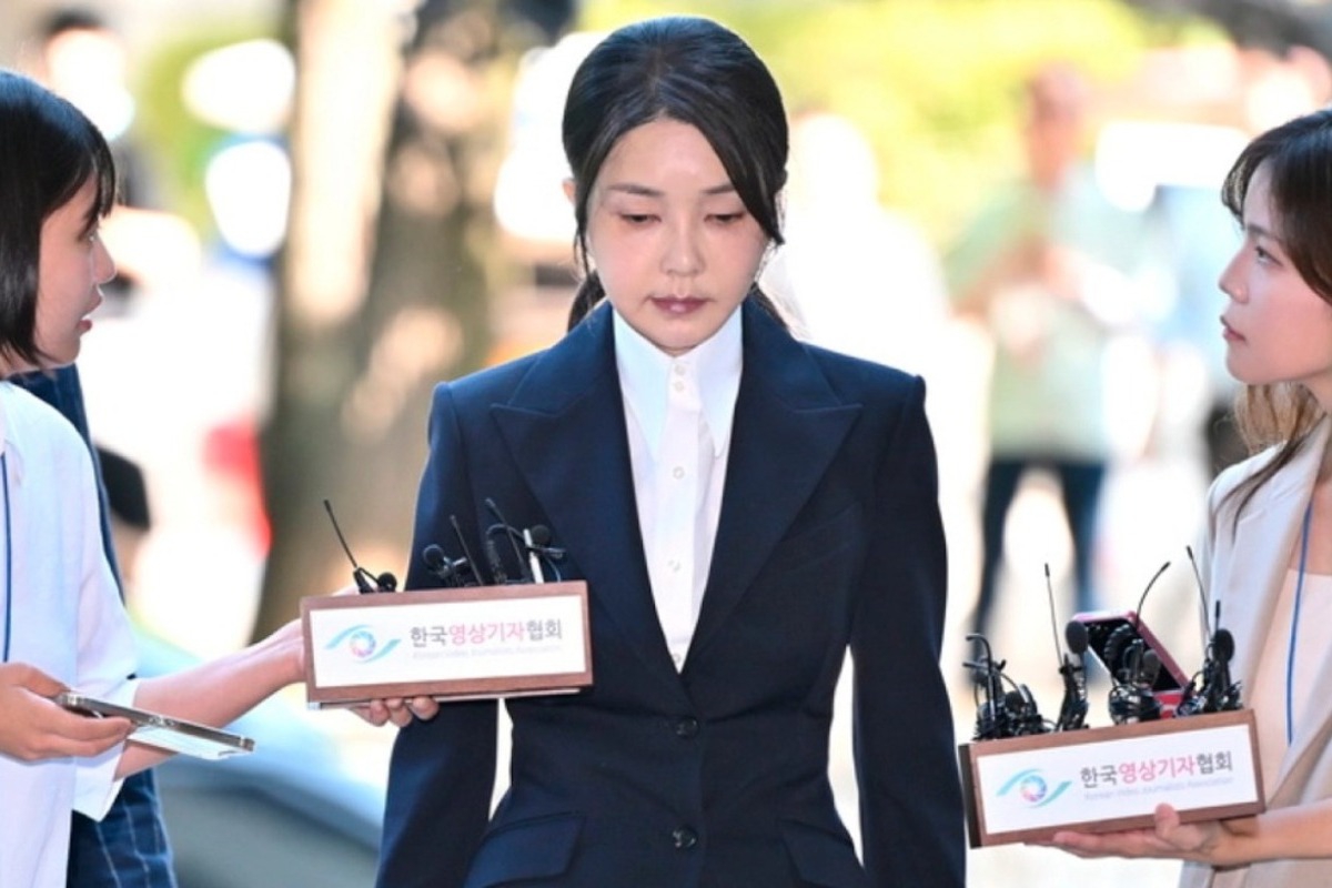 Φυλάκιση 20 μηνών για την πρώην πρώτη κυρία της Νότιας Κορέας, που δωροδοκούνταν με τσάντες Chanel και διαμαντένια κολιέ