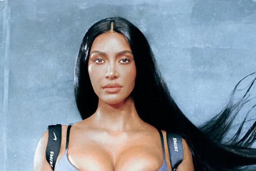 Hotter than ever η Kim Kardashian με μια πετσέτα στο μπούστο - Το εξώφυλλο που άναψε φωτιές