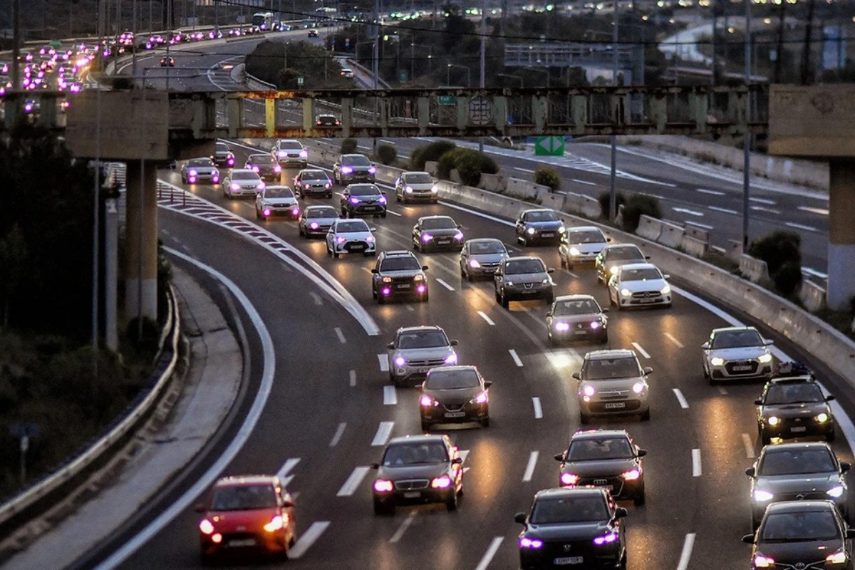 Τροχαίο στην Εθνική Οδό Αθηνών – Λαμίας: Φορτηγό ανατράπηκε στα Οινόφυτα στο ρεύμα προς Αθήνα - Μεγάλες ουρές