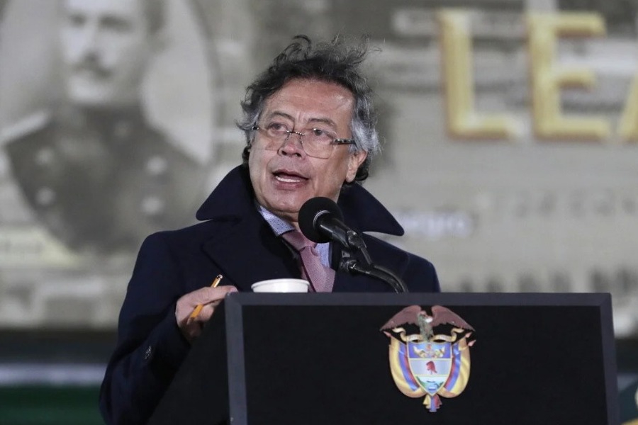 Ο πρόεδρος της Κολομβίας έτοιμος να «πάρει τα όπλα» μετά τις απειλές Τραμπ