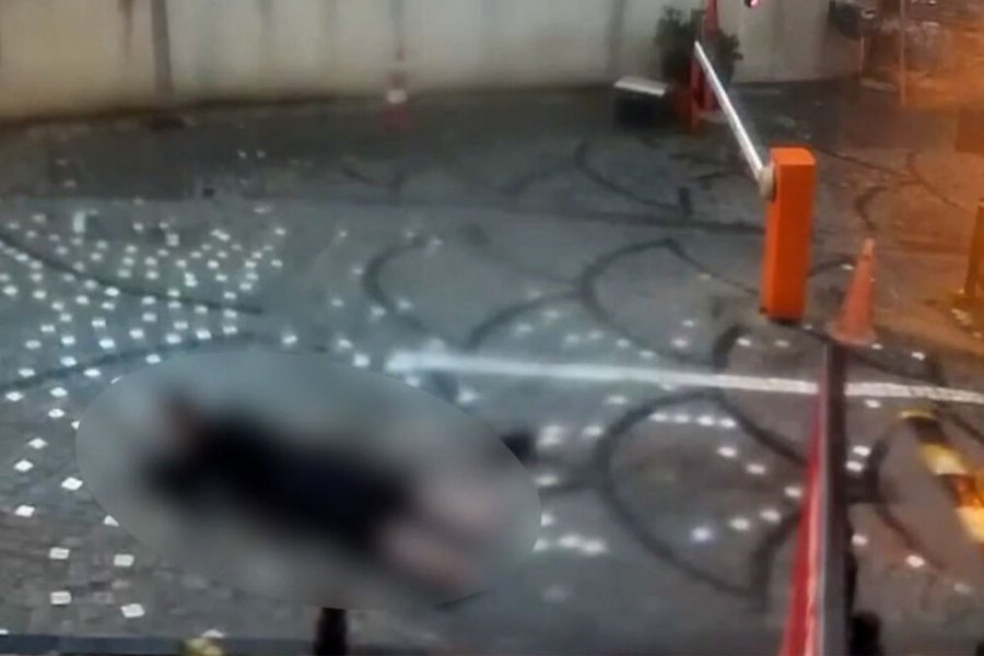 Σοκαριστικό βίντεο από την Κωνσταντινούπολη: Η στιγμή που 14χρονος πατάει ξυπόλητος σε λακούβα με νερό και πεθαίνει από ηλεκτροπληξία