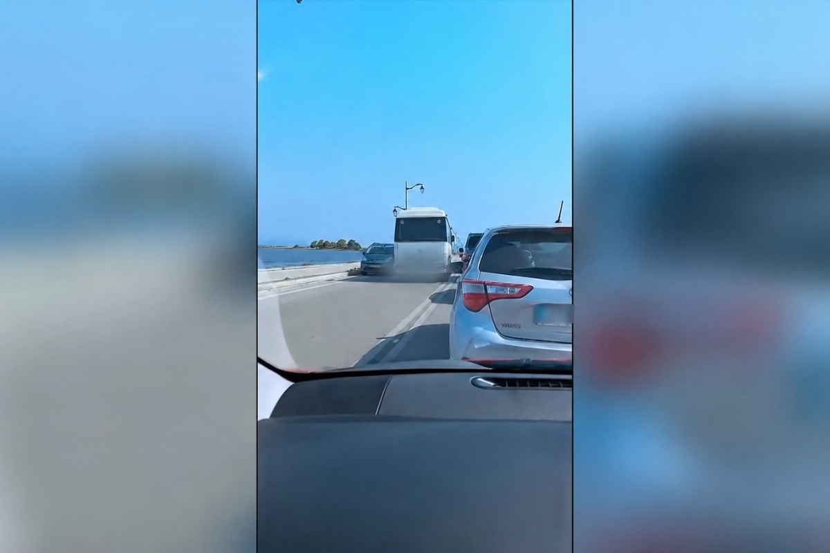 Βίντεο-σοκ στη Λευκάδα: Η στιγμή που οδηγός λεωφορείου κάνει επικίνδυνη προσπέραση πάνω στη γέφυρα