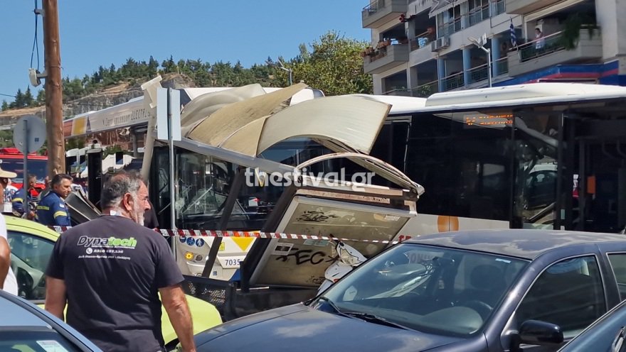 Λεωφορείο έπεσε σε στάση στη Νεάπολη Θεσσαλονίκης, τέσσερις τραυματίες