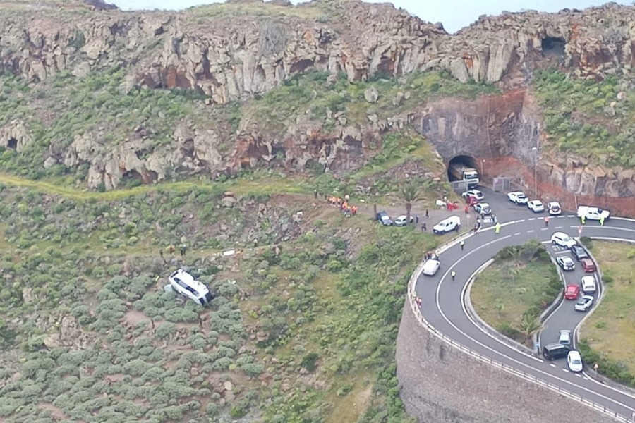 Τραγωδία στα Κανάρια Νησιά: Ένας νεκρός και τρεις σοβαρά τραυματίες από ανατροπή τουριστικού λεωφορείου - Στο δυστύχημα τραυματίστηκαν ακόμα 11 άτομα πιο ελαφρά