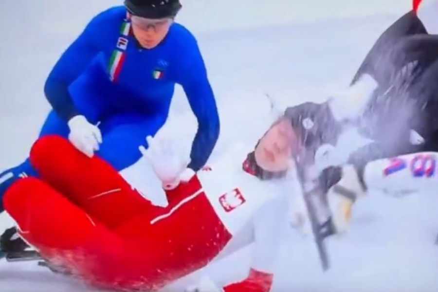 Αθλήτρια πατινάζ ταxύτητας παραλίγο να χάσει το μάτι της από την λεπίδα πατινιού αντιπάλου - Σοκαριστικό βίντεο στους Χειμερινούς Ολυμπιακούς