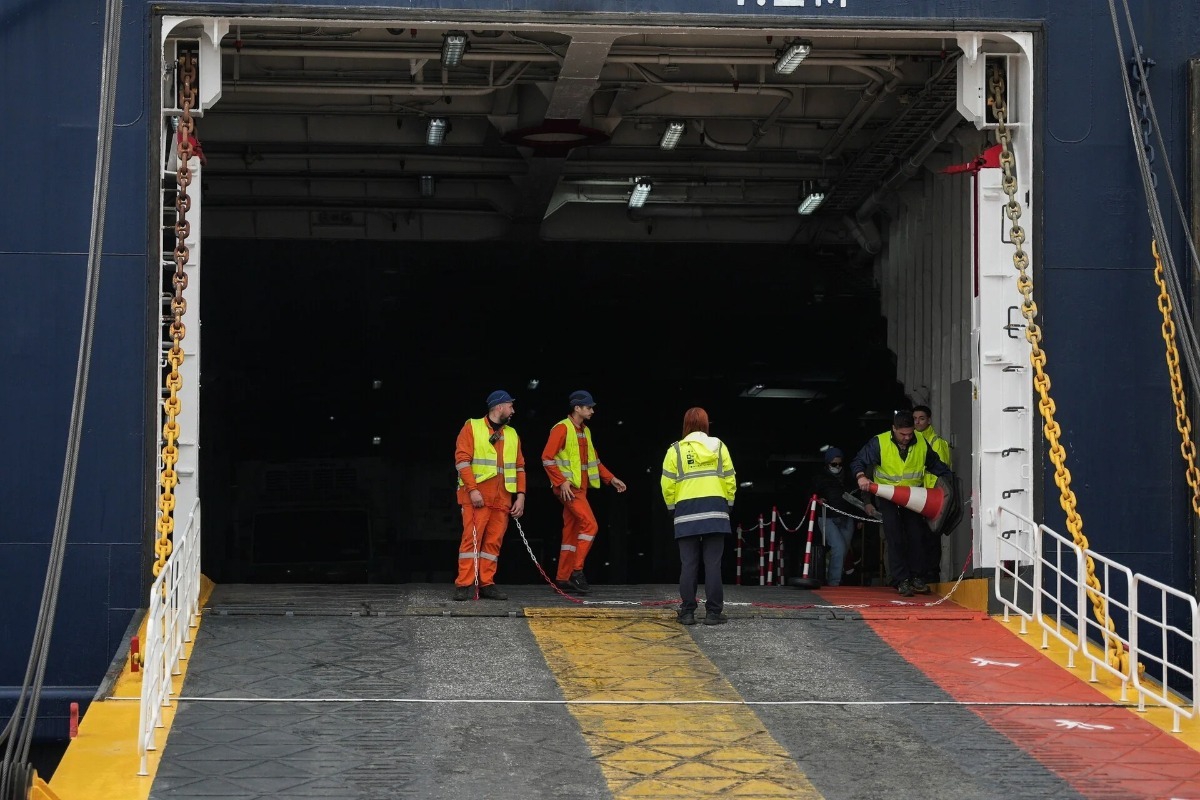 Λέσβος: Έκτη ημέρα μπλόκου στο λιμάνι Μυτιλήνης - Ελλείψεις στα ράφια λόγω αφθώδους πυρετού