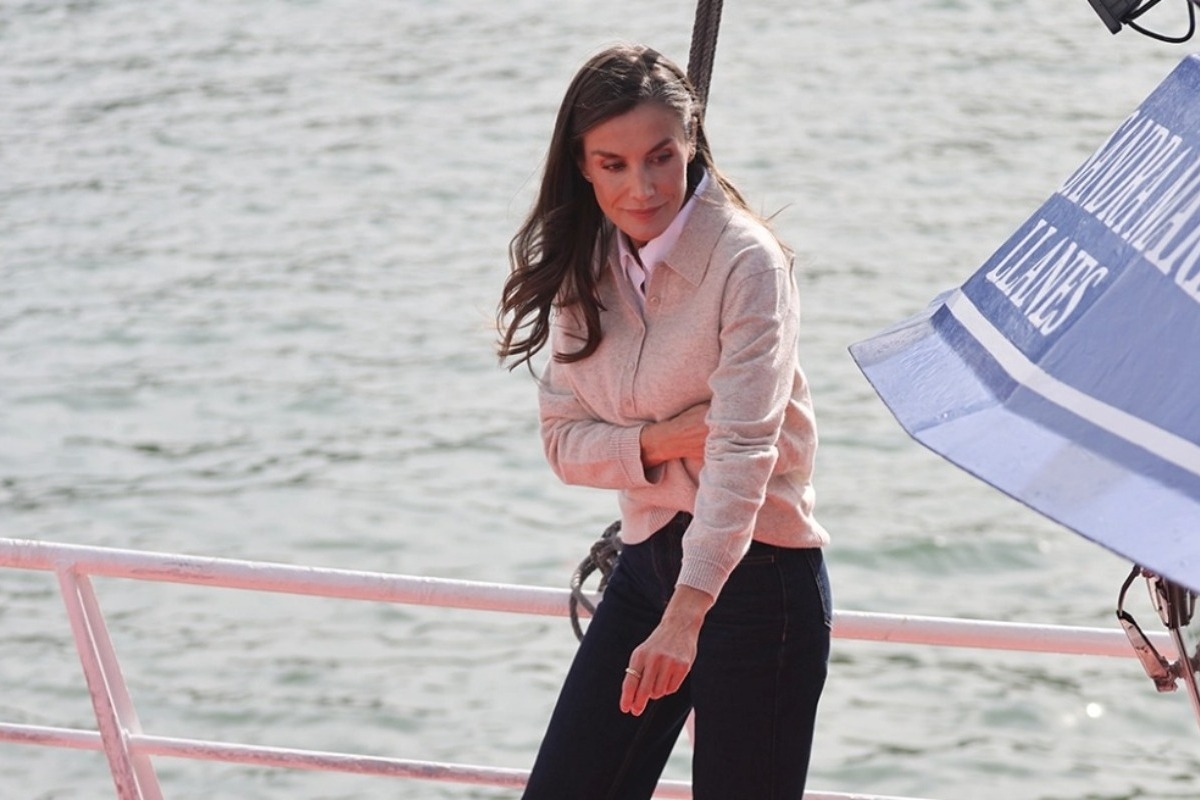 Βασίλισσα Λετίθια: Η απρόσμενη τούμπα πάνω σε αλιευτικό σκάφος που έγινε viral – Δείτε βίντεο