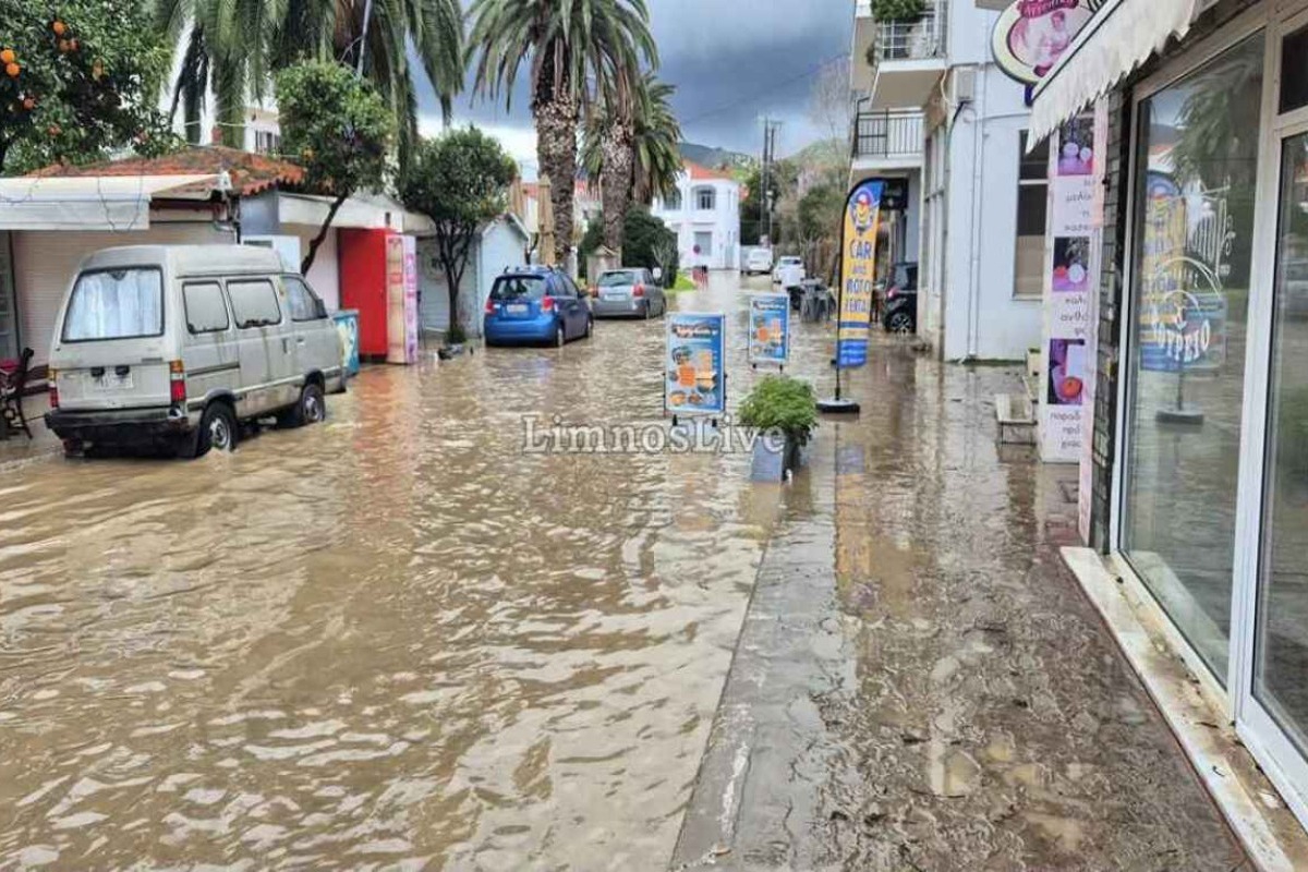 Στο έλεος της κακοκαιρίας η Μύρινα στη Λήμνο, σοβαρές ζημιές σε σπίτια και καταστήματα - Δείτε βίντεο και φωτογραφίες