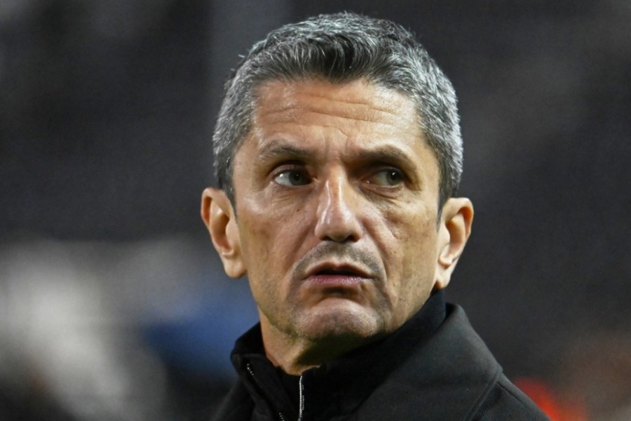 Λουτσέσκου: Ο συγκινητικός επικήδειος του Ραζβάν στην κηδεία του Μιρτσέα - Ο Μιρτσέα Λουτσέσκου κηδεύτηκε με στρατιωτικές τιμές στο Βουκουρέστι και ο γιος του, Ραζβάν, ήταν εκεί μέχρι το τέλος