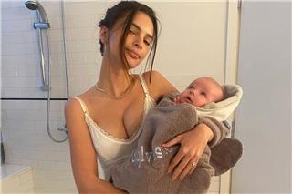 Η Emily Ratajkowski μίλησε για τον μεγαλύτερο φόβο κάθε γυναίκας και το internet πήρε φωτιά