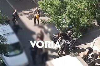 Αγρια συμπλοκή οδηγών στη Θεσσαλονίκη: Τον έβγαλε από το βαν και τον γρονθοκόπησε – Δείτε βίντεο