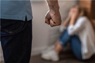 Αγριος ξυλοδαρμός 17χρονης από τον σύντροφό της στη Ρόδο για 5,5 ώρες
