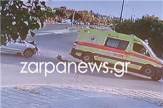 Σοκαριστικό βίντεο: Ασθενοφόρο του ΕΚΑΒ τούμπαρε μετά από σύγκρουση με ΙΧ στα Χανιά