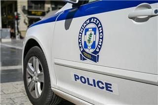 Χειροπέδες σε δίδυμα αδέρφια στο Κορωπί μετά από άγριο επεισόδιο και εντοπισμό οπλοπολυβόλου