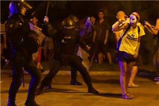 Χάος σε διαδήλωση κατά του υπερτουρισμού στη Μαγιόρκα: Οκτώ τραυματίες, πλαστικές σφαίρες και χιλιάδες διαδηλωτές, δείτε βίντεο