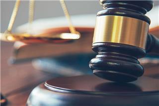 Ανδρας στο Βόλο επιτέθηκε και χτύπησε τη μητέρα του επειδή δεν είχε λεφτά να του πληρώσει το μηχανάκι