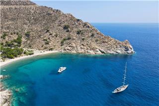 Ικαρία: Νεκρή εντοπίστηκε ηλικιωμένη γυναίκα σε παραλία