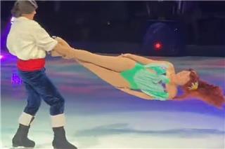 Disney on Ice: Σοκαριστικό ατύχημα - H «Μικρή Γοργόνα» εκτοξεύεται από τα χέρια του «πρίγκιπα»
