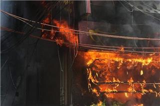 Ινδία: Τουλάχιστον 21 νεκροί από φονική πυρκαγιά σε ξενοδοχείο ‑ Πηδούσαν στο κενό για να σωθούν