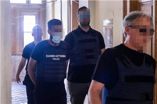 Εγώ έτρωγα εκείνη την ώρα, χτύπησε το κουδούνι νομίζοντας ότι έλειπα: Η απολογία του 41χρονου για τον θάνατο της διασώστριας στη Σύρο