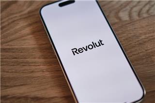 Έπεσε η Revolut: Προβλήματα παγκοσμίως στην πρόσβαση στους λογαριασμούς