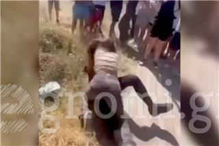Σοκαριστικό βίντεο ‑ Εύβοια: Αγριο ξύλο ανάμεσα σε δύο μαθήτριες Γυμνασίου