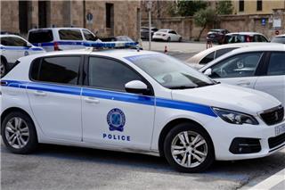 Ηράκλειο: Γέμισαν την πόλη με φωτογραφίες γυναίκας, με απρεπείς χαρακτηρισμούς και το τηλέφωνό της