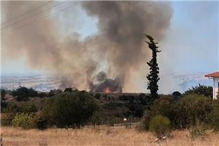 Μεγάλη πυρκαγιά στον Ασπρόπυργο – Σηκώθηκαν τα εναέρια μέσα