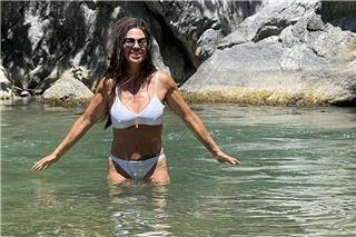 Ναταλία Δραγούμη: Δείτε πώς μια topless φωτογραφία της στην Ύδρα της εξασφάλισε τις πρώτες της δουλειές