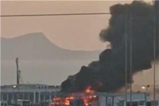 Ηράκλειο: Φωτιά κοντά στο αεροδρόμιο ‑ Κάηκε ολοσχερώς λεωφορείο (Βίντεο)