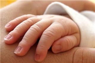 Ηράκλειο: Σώθηκε από θαύμα μωρό 11 μηνών που κατάπιε ελατήριο