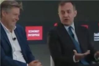 «Ήταν μια παράνομη εισβολή»: «Θερμό επεισόδιο» Νταβούτογλου ‑ Χατζηβασιλείου για την Κύπρο