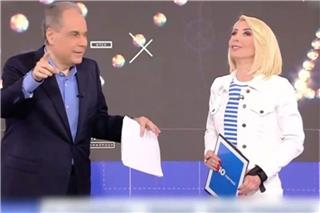 Μίνα Καραμήτρου: Επέστρεψε on air με νάρθηκα μετά την έκρηξη στο OPEN