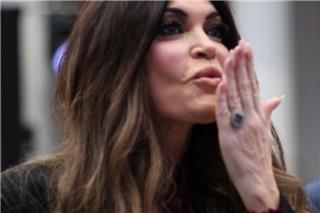 Kimberly Guilfoyle: Οι τρεις λόγοι που ο Trump τη θέλει εκτός πρεσβείας στην Αθήνα