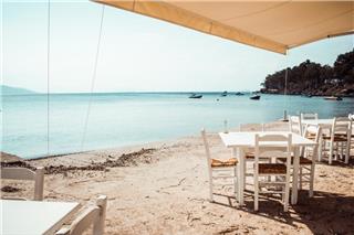 Το ελληνικό νησί που οι ξένοι τουρίστες προσπερνούν ‑ Οι Times το εκθειάζουν