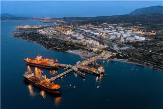 Έκρηξη στη Motor Oil στους Αγίους Θεοδώρους: Τραυματίστηκαν δύο εργαζόμενοι