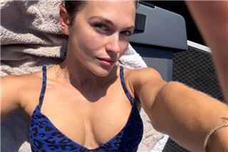 Κλέλια Ανδριολάτου: Bikini στην Αίγινα μέσα Οκτωβρίου