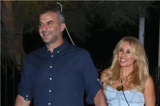 Γωγώ Μαστροκώστα – Τι είπε η 18χρονη κόρη της στους δημοσιογράφους έξω από τον Ευαγγελισμό