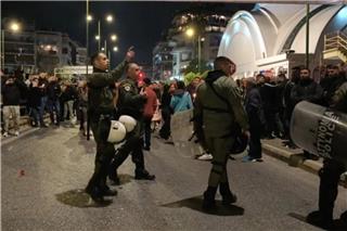 Τι έγινε στον Νέο Κόσμο κατά την Ανάσταση ‑ Μπλόκο στο επικίνδυνο έθιμο με μολότοφ