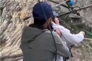 Νταγκεστάν: Τουρίστρια αναγκάστηκε σε βουτιά 80 μέτρων ενώ ούρλιαζε «Αφήστε με» - Έρευνα στη Ρωσία