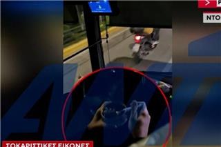 Αδιανόητο περιστατικό σε λεωφορείο στη γραμμή Πειραιά ‑ Σύνταγμα: Ο οδηγός έτρωγε το γεύμα του!