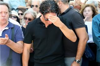 Πάνος Βλάχος: Λύγισε στην κηδεία Νίκου Καλογερόπουλου, σήκωσε το φέρετρο στους ώμους του