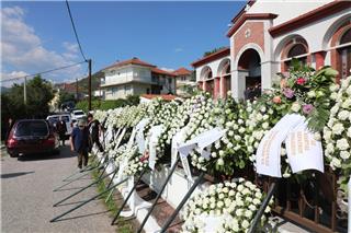 Παρασκευάς Αντζας: Σε κλίμα συγκίνησης η κηδεία ‑ Συντετριμμένοι πρώην συμπαίκτες και φίλοι