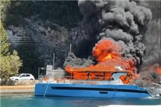Παξοί: Ο καπετάνιος‑ήρωας που έσωσε τους τουρίστες πριν βουτήξει στη θάλασσα – Η δραματική προσπάθεια να σβήσει τη φωτιά