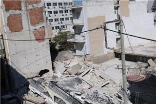 Πετράλωνα: Δεν προχωρά η πραγματογνωμοσύνη λόγω διαφωνίας για το ποιος θα απομακρύνει τα μπάζα