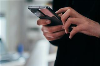 Κινητά: Έρχεται voucher για smartphones ‑ Το ύψος της επιδότησης και οι δικαιούχοι